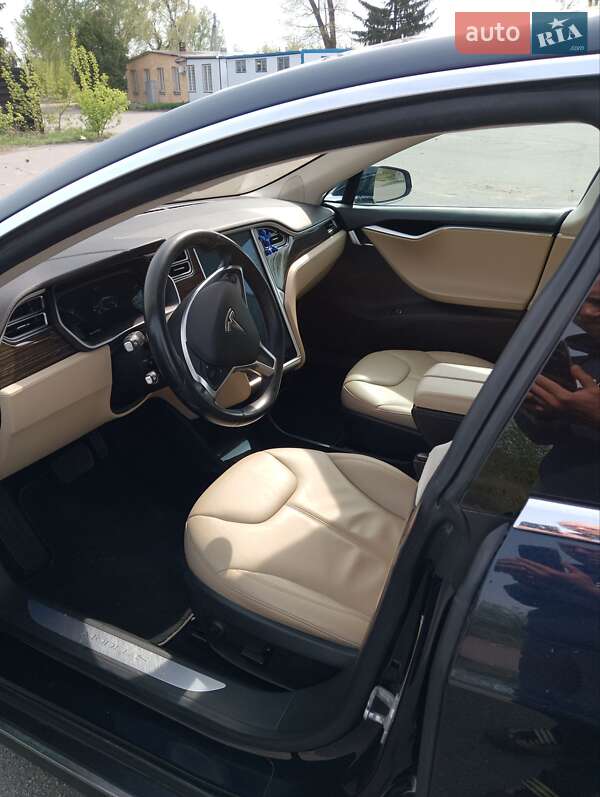 Ліфтбек Tesla Model S 2015 в Києві