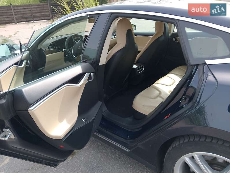 Ліфтбек Tesla Model S 2015 в Києві