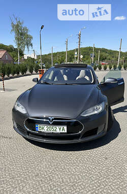 Лифтбек Tesla Model S 2016 в Полтаве