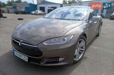 Лифтбек Tesla Model S 2016 в Черкассах