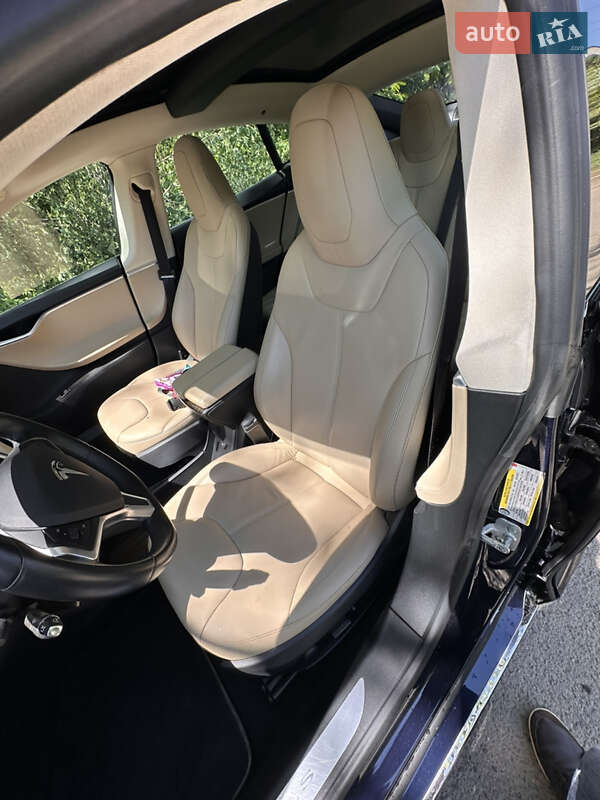 Лифтбек Tesla Model S 2015 в Ивано-Франковске