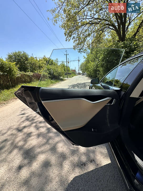 Лифтбек Tesla Model S 2015 в Ивано-Франковске