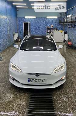 Лифтбек Tesla Model S 2016 в Ивано-Франковске