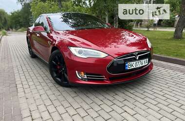 Лифтбек Tesla Model S 2015 в Киеве