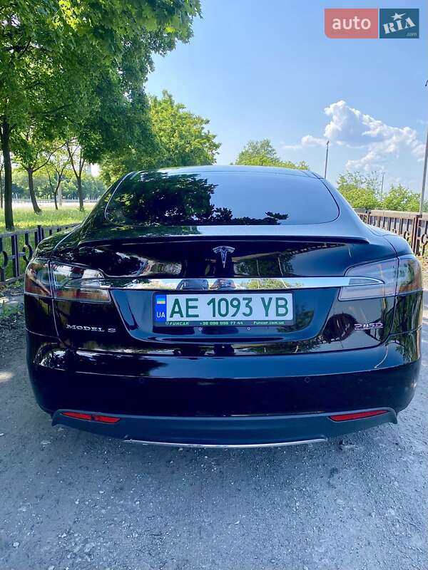 Лифтбек Tesla Model S 2015 в Днепре