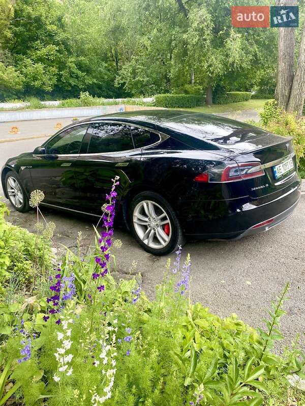 Лифтбек Tesla Model S 2015 в Днепре
