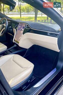 Лифтбек Tesla Model S 2015 в Днепре