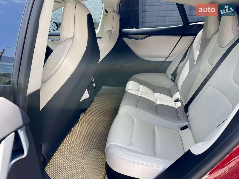 Лифтбек Tesla Model S 2019 в Киеве