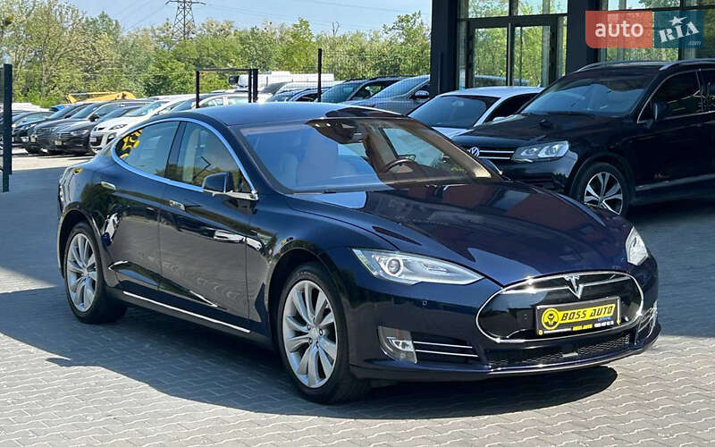 Tesla Model S 2015