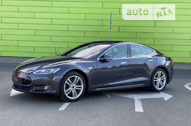 Лифтбек Tesla Model S 2015 в Киеве