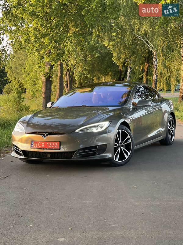 Tesla Model S 2015