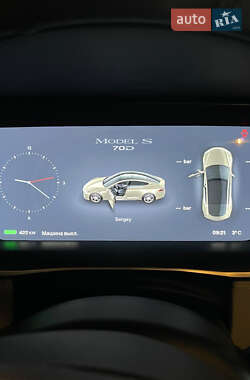 Лифтбек Tesla Model S 2015 в 