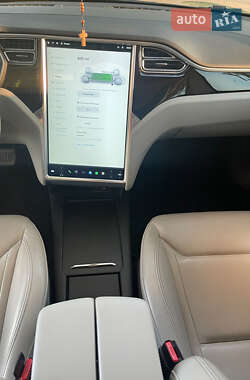 Лифтбек Tesla Model S 2015 в 