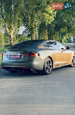 Лифтбек Tesla Model S 2015 в 