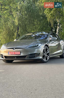 Лифтбек Tesla Model S 2015 в 