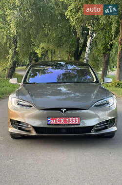 Лифтбек Tesla Model S 2015 в 