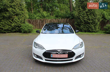 Ліфтбек Tesla Model S 2015 в Львові