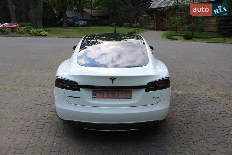 Ліфтбек Tesla Model S 2015 в Львові