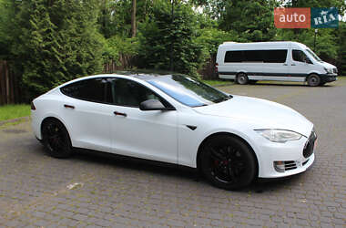 Ліфтбек Tesla Model S 2015 в Львові