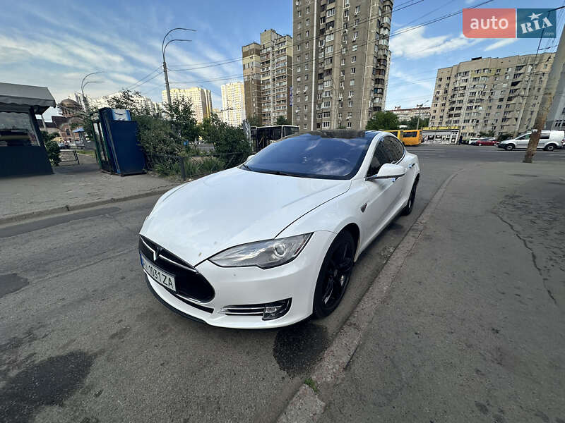 Лифтбек Tesla Model S 2013 в Киеве
