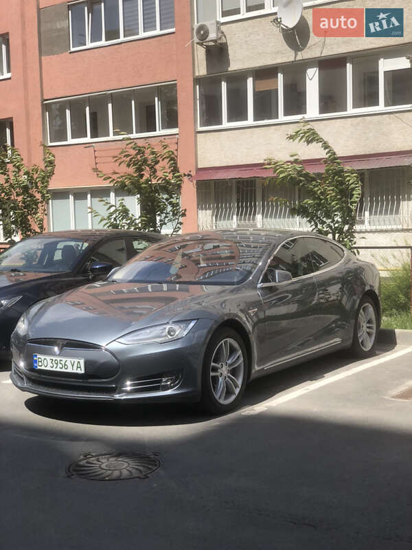 Tesla Model S 2014