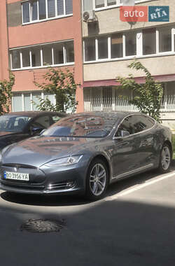 Лифтбек Tesla Model S 2014 в 
