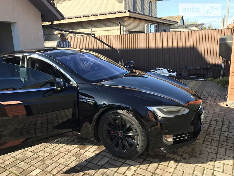 Ліфтбек Tesla Model S 2016 в Борисполі