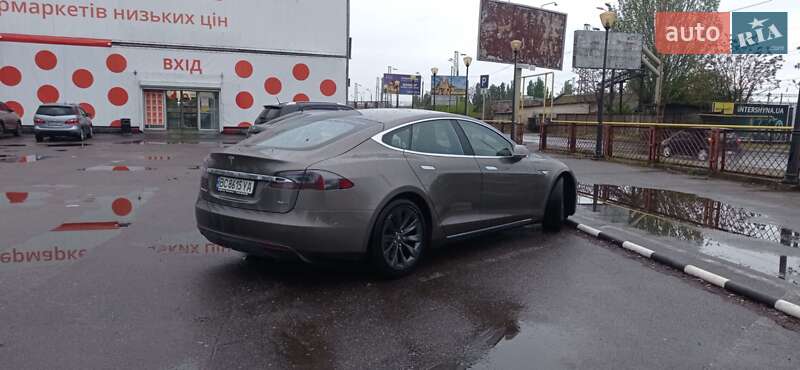 Ліфтбек Tesla Model S 2016 в Одесі