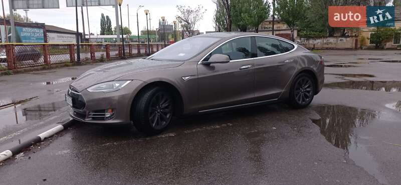 Ліфтбек Tesla Model S 2016 в Одесі фото 18 Ліфтбек Tesla Model S 2016 в Одесі