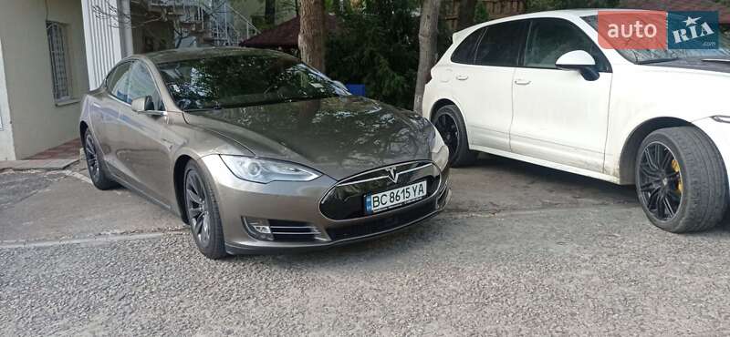 Ліфтбек Tesla Model S 2016 в Одесі фото 13 Ліфтбек Tesla Model S 2016 в Одесі