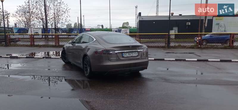 Ліфтбек Tesla Model S 2016 в Одесі