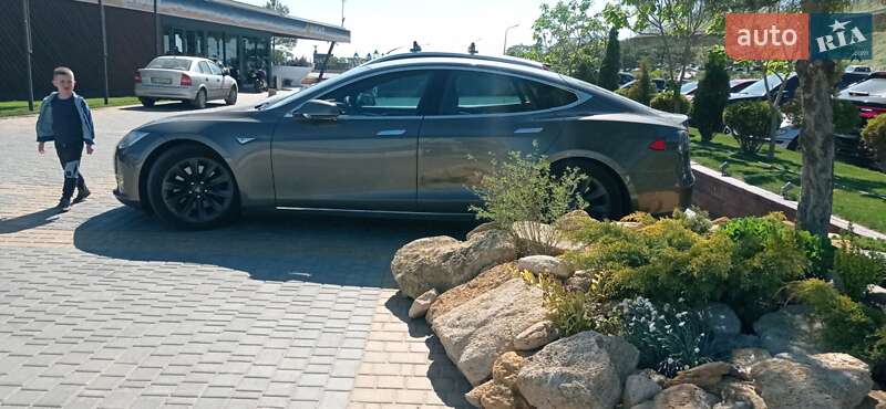 Ліфтбек Tesla Model S 2016 в Одесі