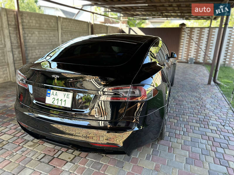 Лифтбек Tesla Model S 2022 в Киеве