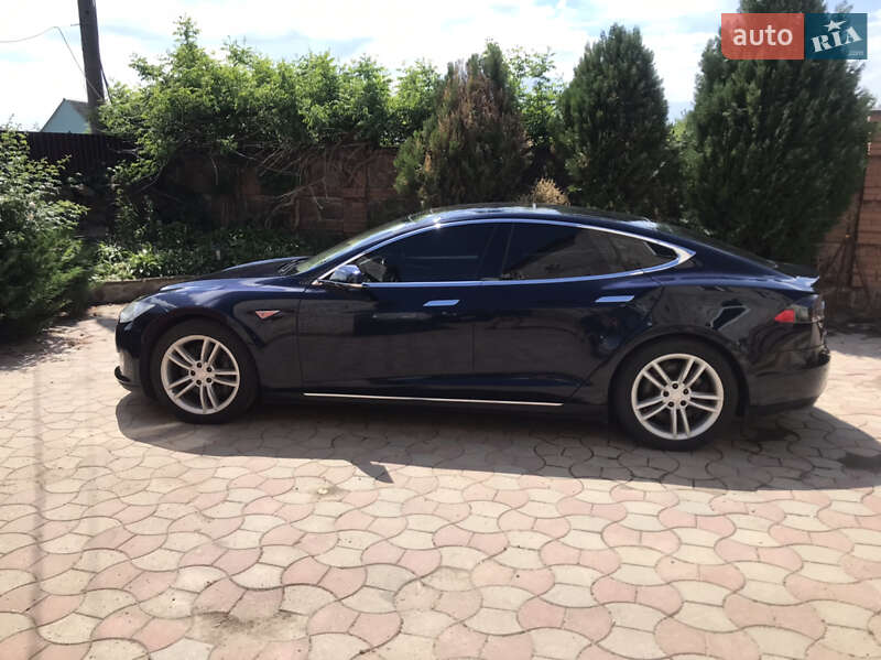 Ліфтбек Tesla Model S 2013 в Харкові