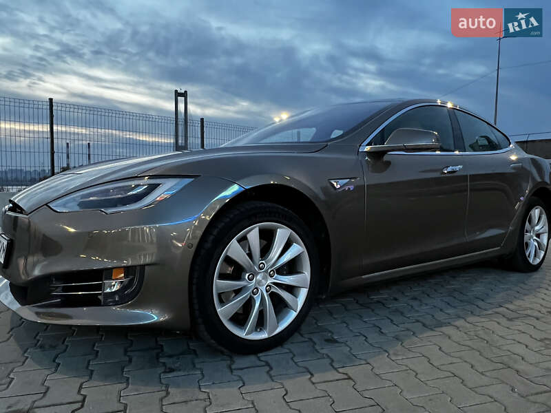 Tesla Model S 2015