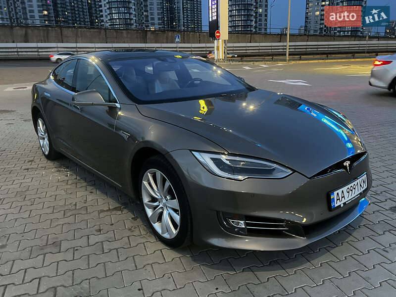 Лифтбек Tesla Model S 2015 в Киеве фото 8 Лифтбек Tesla Model S 2015 в Киеве