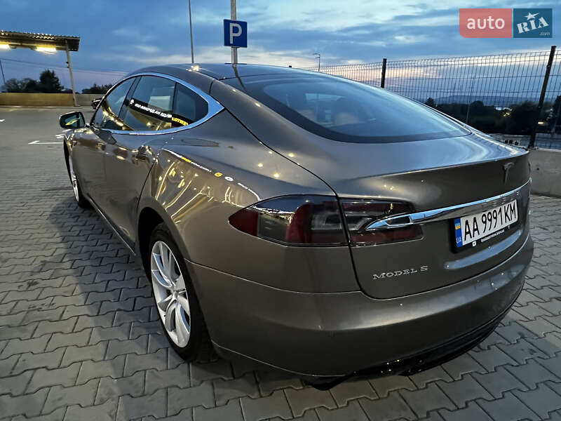 Лифтбек Tesla Model S 2015 в Киеве фото 13 Лифтбек Tesla Model S 2015 в Киеве