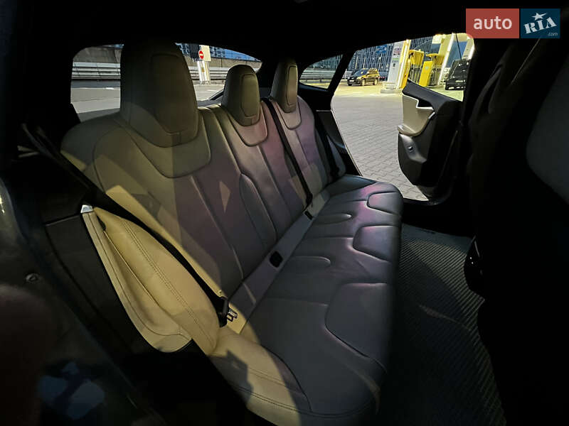 Лифтбек Tesla Model S 2015 в Киеве фото 20 Лифтбек Tesla Model S 2015 в Киеве