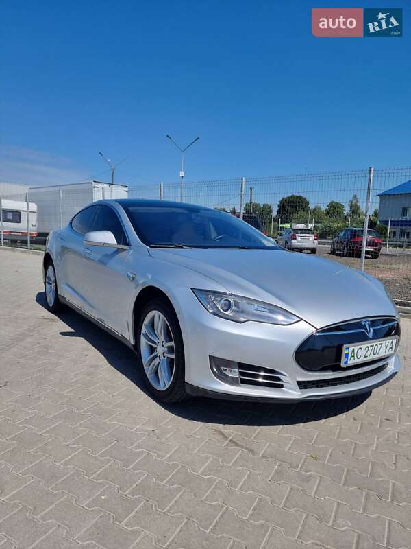 Лифтбек Tesla Model S 2013 в Нововолынске