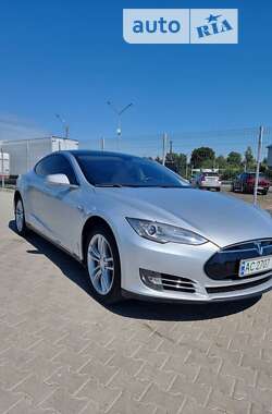 Лифтбек Tesla Model S 2013 в Нововолынске