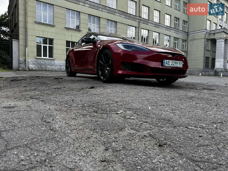 Tesla Model S 2019