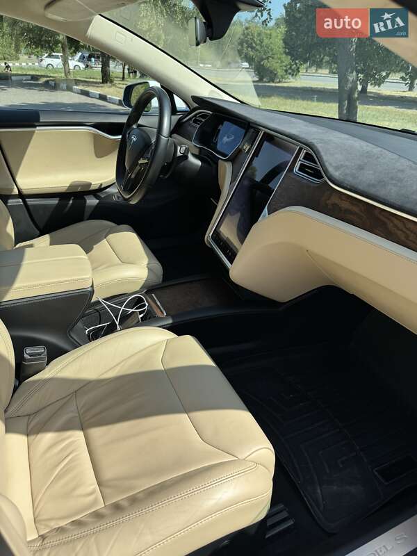 Ліфтбек Tesla Model S 2017 в Запоріжжі