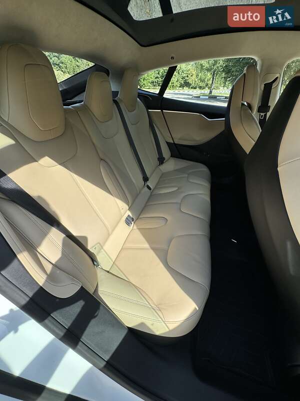 Лифтбек Tesla Model S 2017 в Запорожье