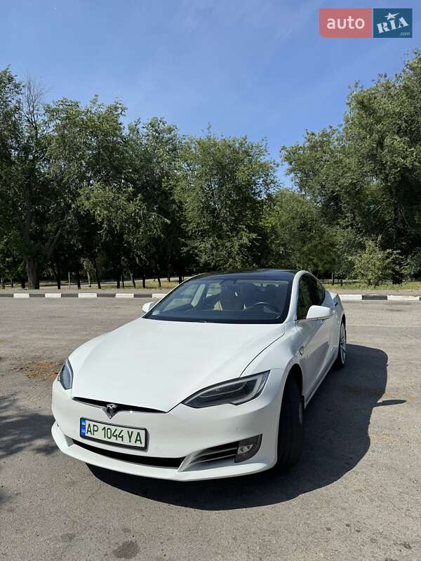 Ліфтбек Tesla Model S 2017 в 