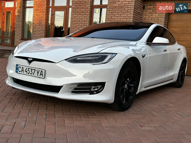 Лифтбек Tesla Model S 2018 в 
