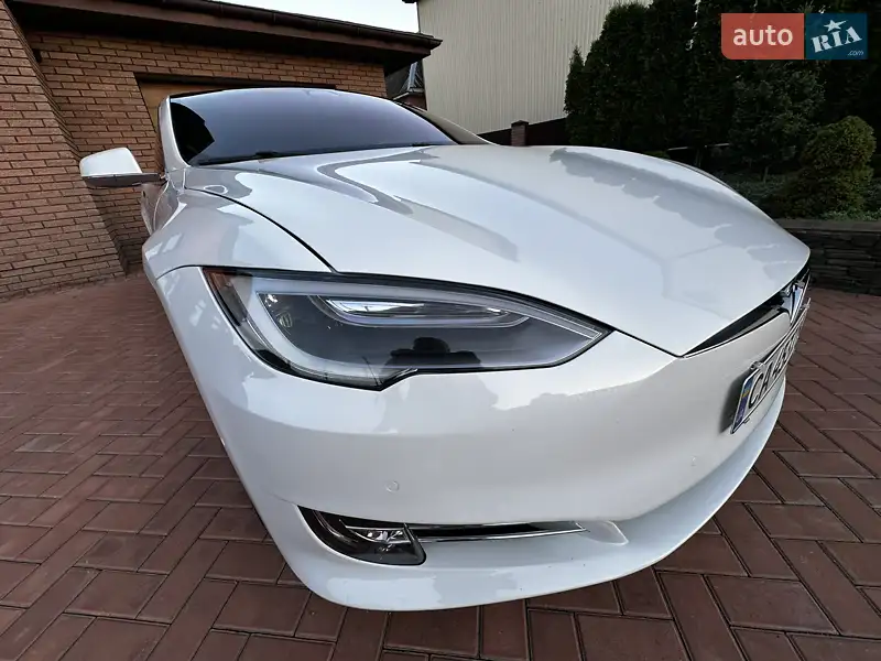 Лифтбек Tesla Model S 2018 в 