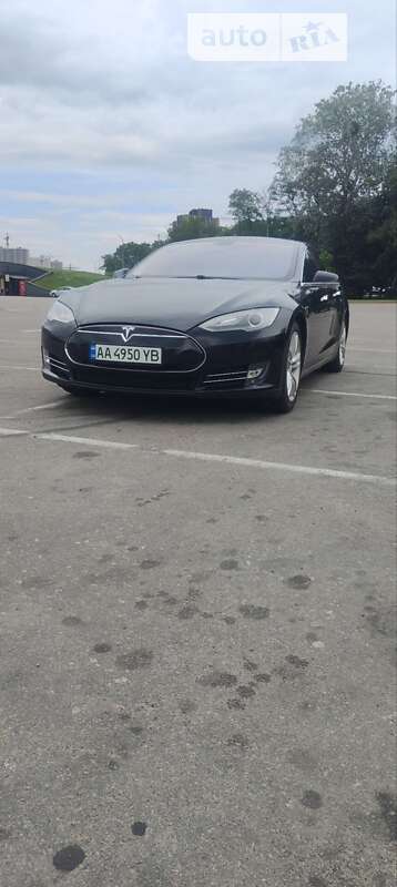 Лифтбек Tesla Model S 2013 в Киеве