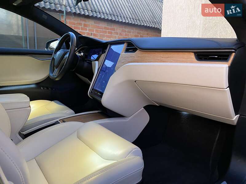 Ліфтбек Tesla Model S 2020 в Полтаві