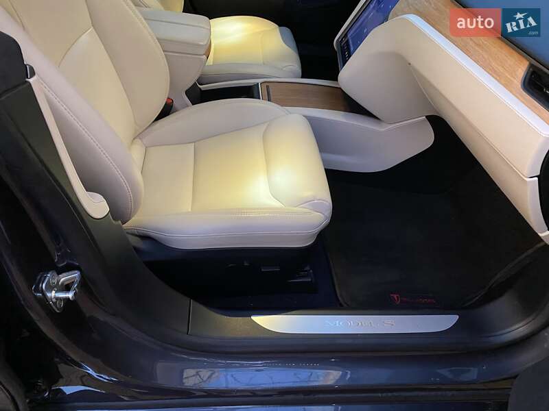 Ліфтбек Tesla Model S 2020 в Полтаві