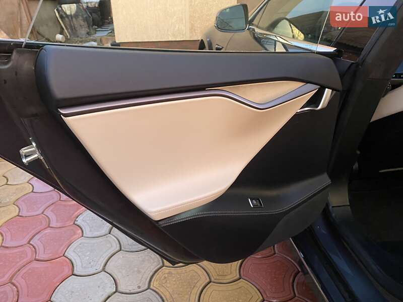 Ліфтбек Tesla Model S 2020 в Полтаві